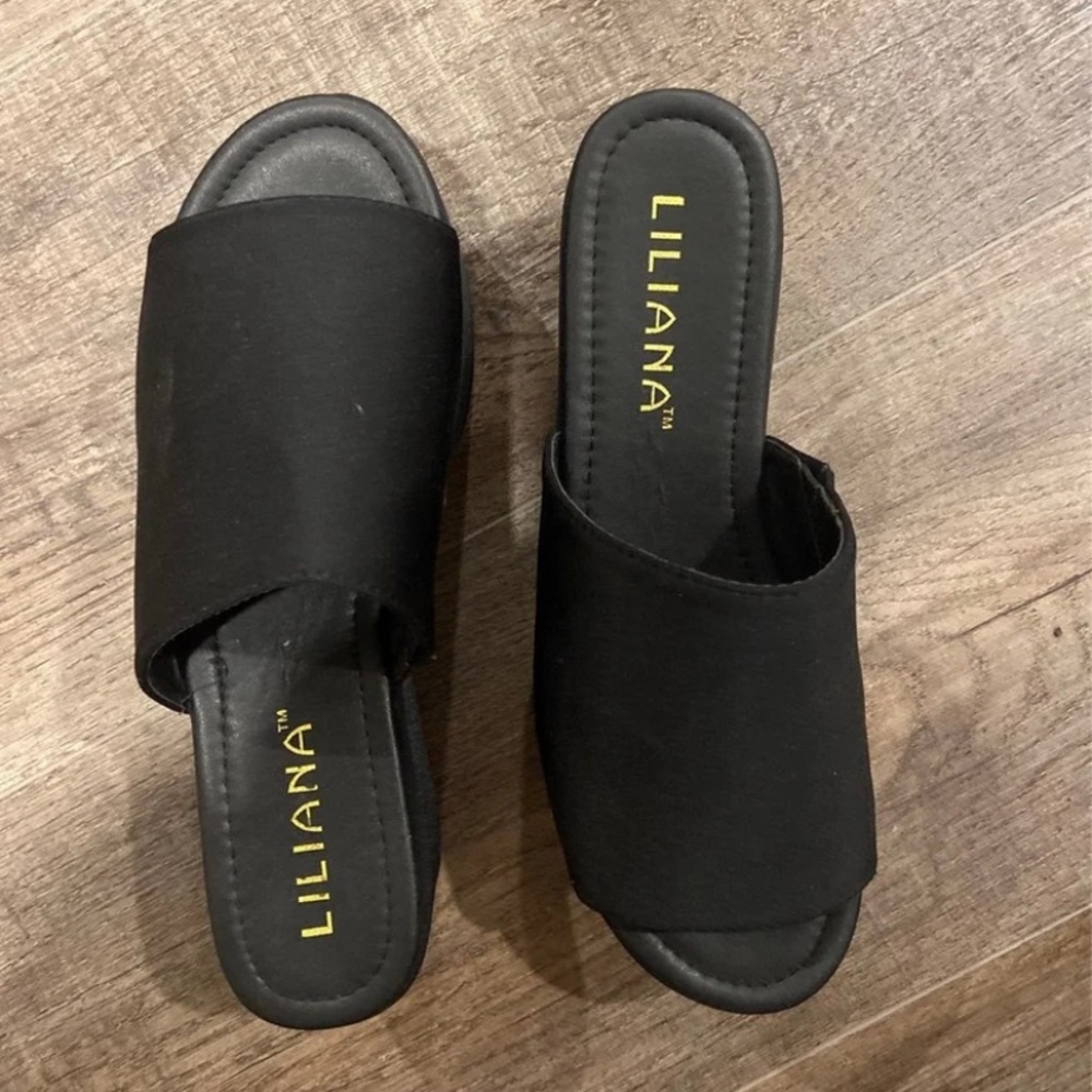 Platform size 6 never worn sandal